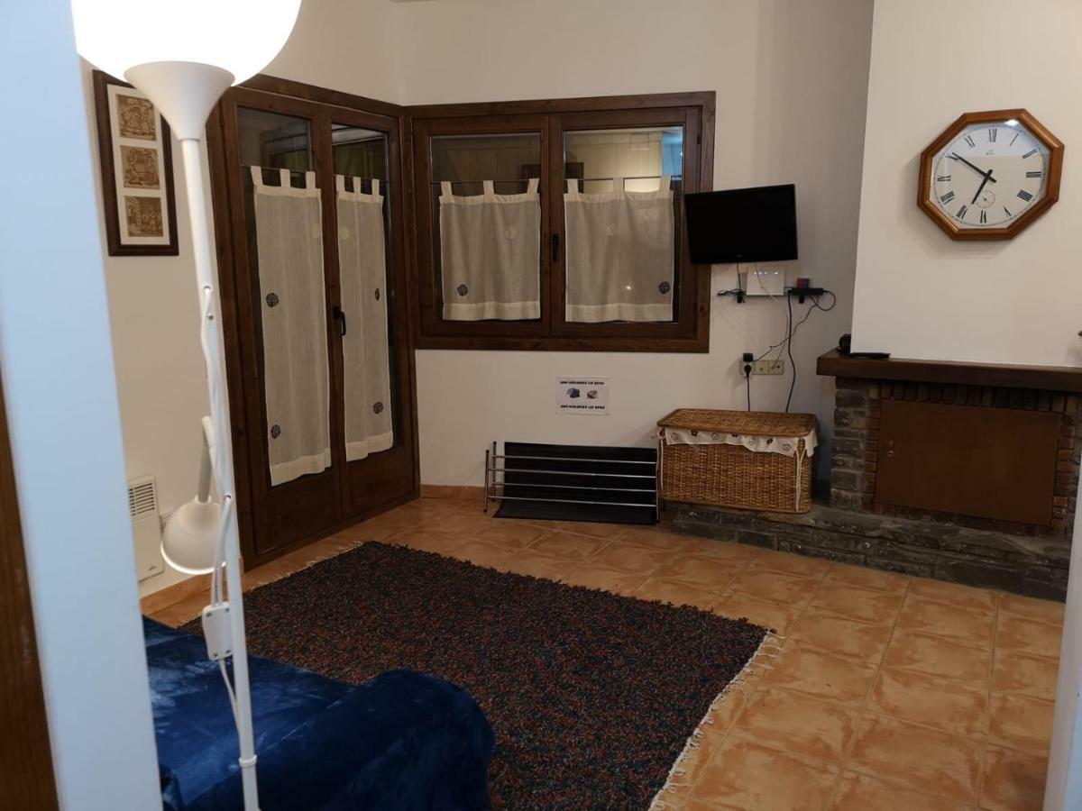Apartament De La Lali Roní Buitenkant foto